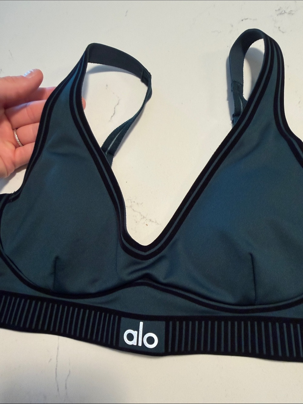 ALO Yoga Airlift Line Up Bra- Size XS - Picture 3 of 7